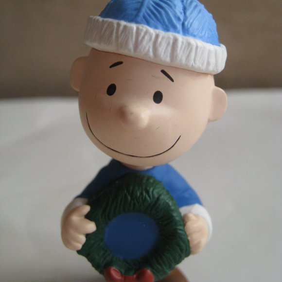Hallmark Keepsake 2 Peanuts Christmas Ornaments - Lucy & Charlie Brown 2000 - Picture 3 of 12